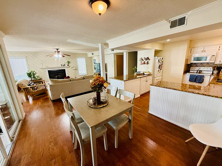2328 Croix Dr — Photo 8