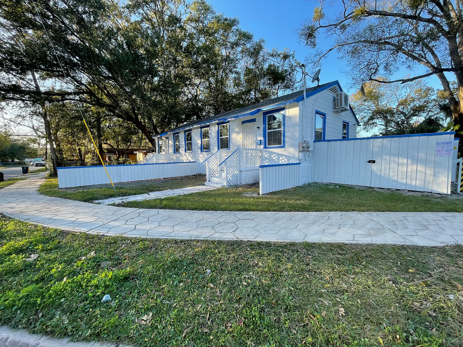 2 bed, 750 sqft, $1,300 — Photo 1