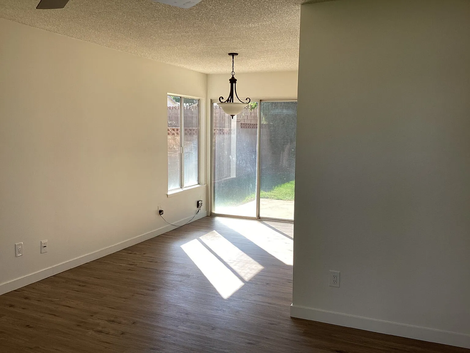 3 bed, 1.0 bath, 960 sqft, $2,600 — Photo 4