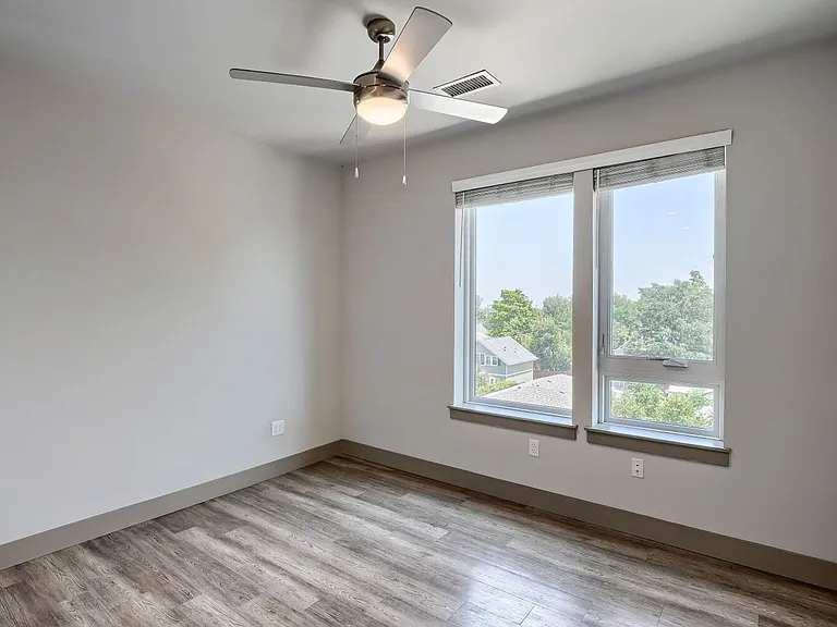4923 King St — Photo 112