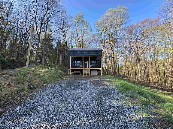 2nd image of 629 Glory Barn Rd
