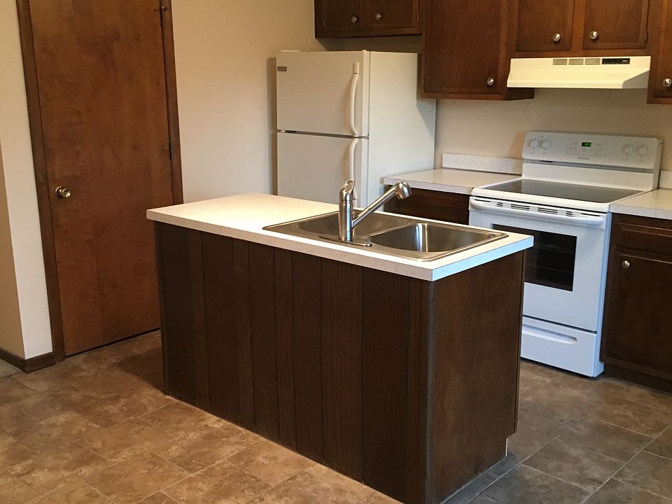 1st image of 526 University Ave APT 1