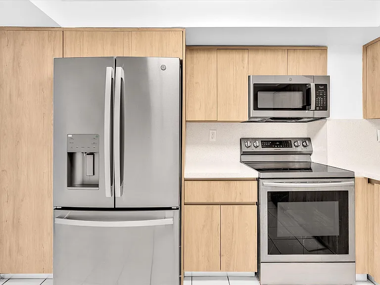 2655 Collins Ave #1710 — Photo 27
