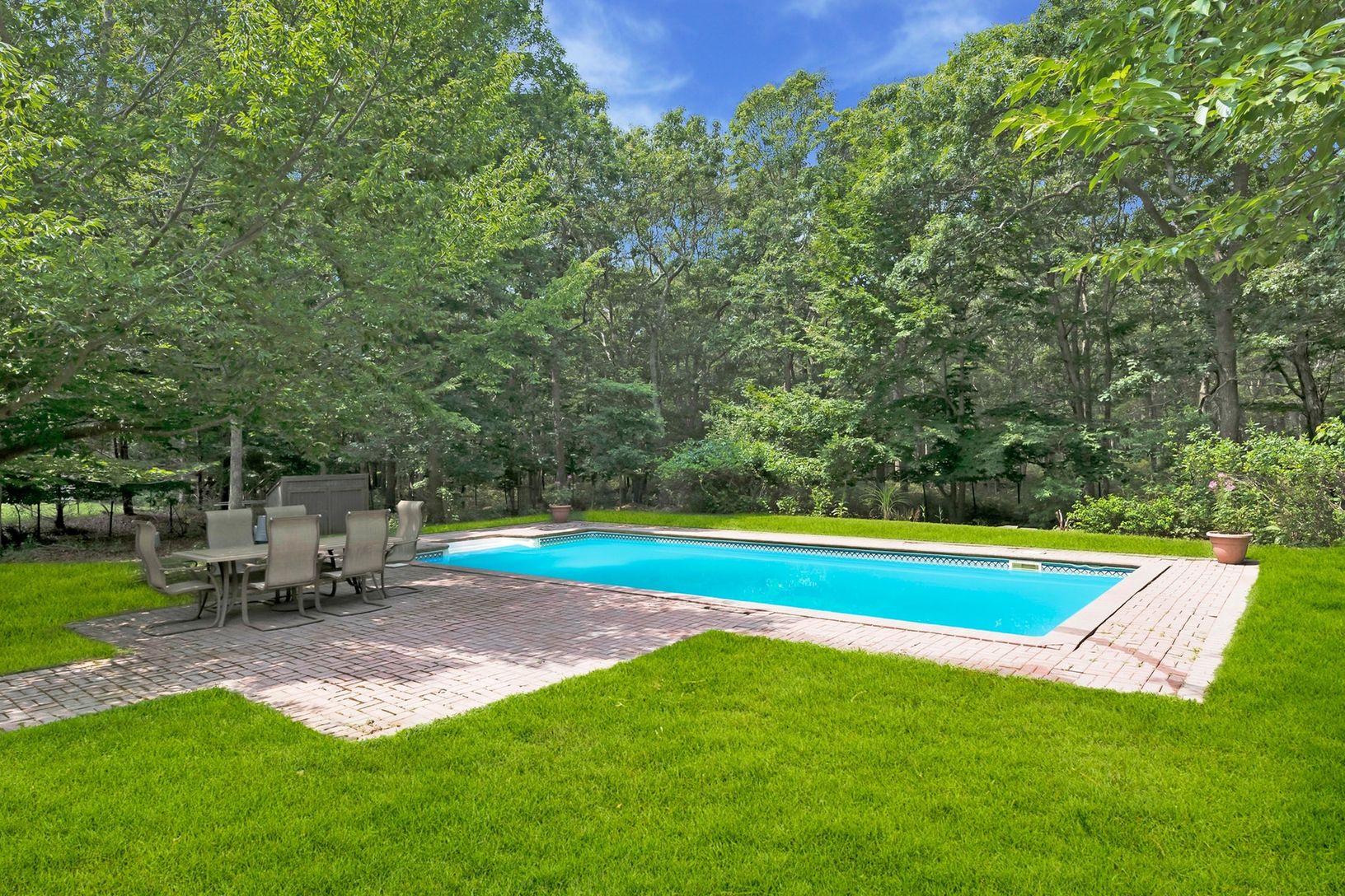  pool with patio surround
