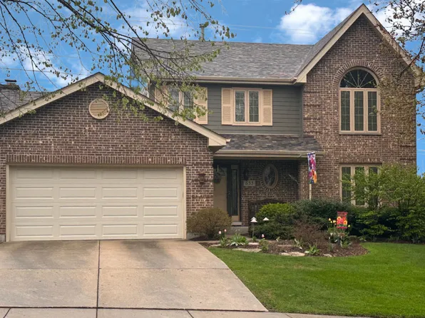 655 Crest Dr, Cary, IL 60013