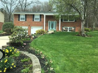 210 Wessex Hills Dr, Coraopolis, PA 15108