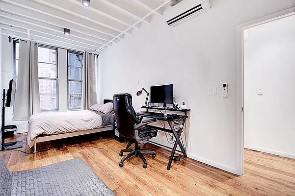 Rented by Urbane Brokerage | media 23