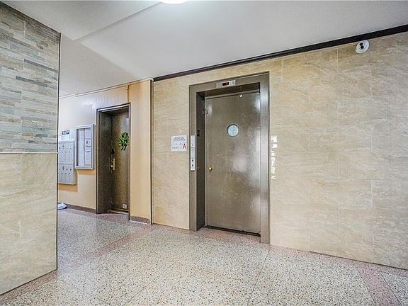 3rd image of 2569 W 2nd St APT 4G