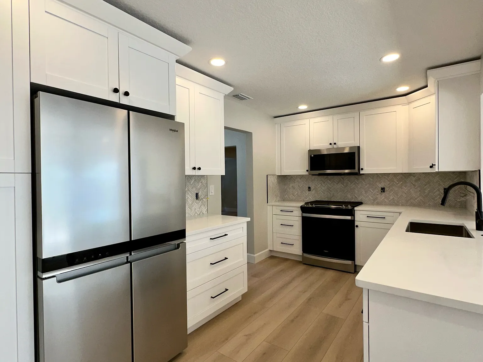 3 bed, 2054 sqft, $5,250 — Photo 2