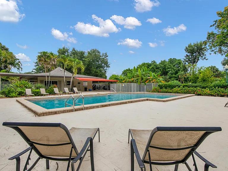 7705 Forest Green Ln — Photo 28