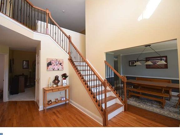 3rd image of 902 Gallatin Ct