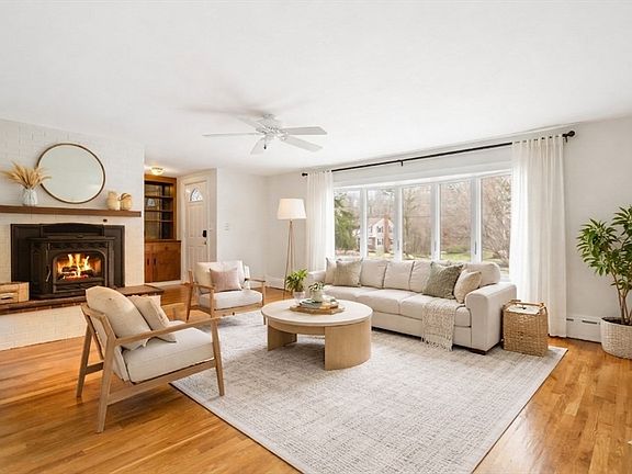 4th image of 25 Lakeview Ave