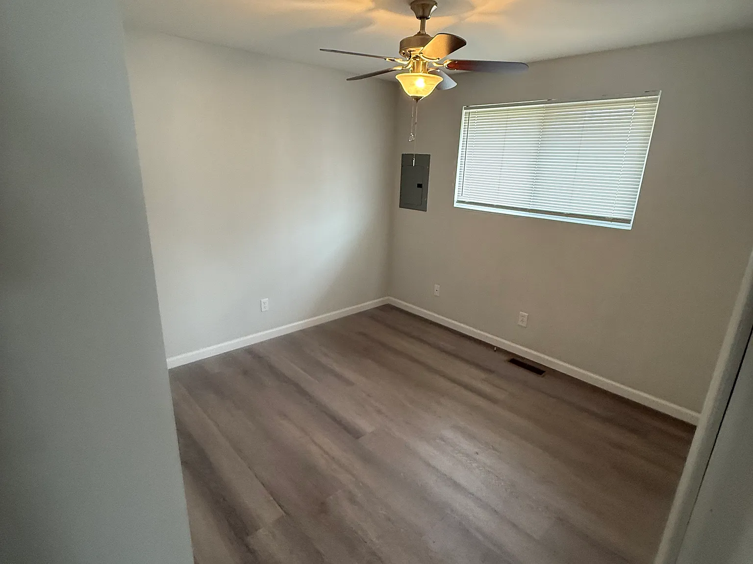 2 bed, 800 sqft, $1,300 — Photo 3