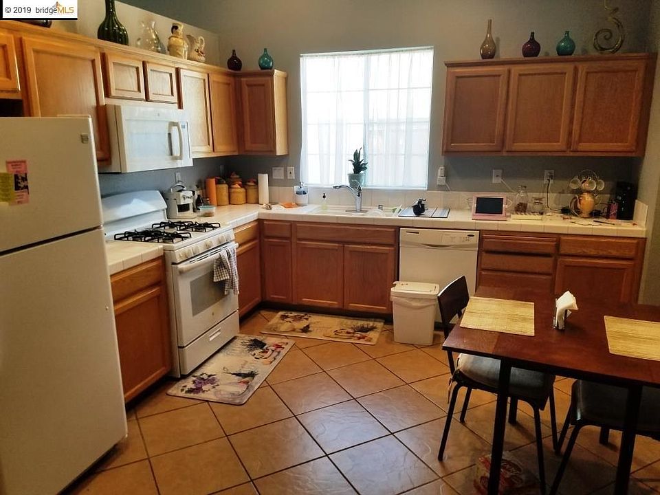 2nd image of 212 Brushwood Pl