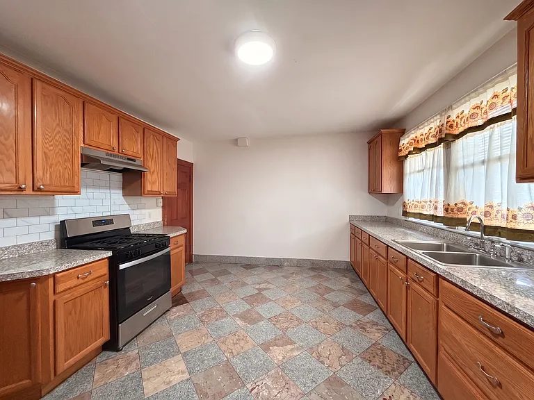 173-175 Cornell St #1 — Photo 16