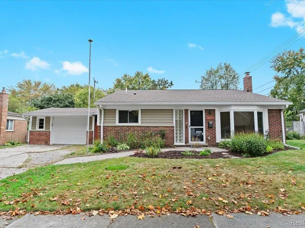 1405 Maple Dr, Rochester, MI 48307