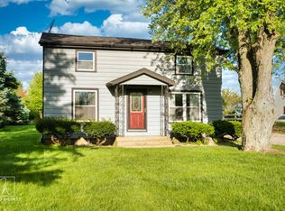 2516 Dean St, Woodstock, IL 60098
