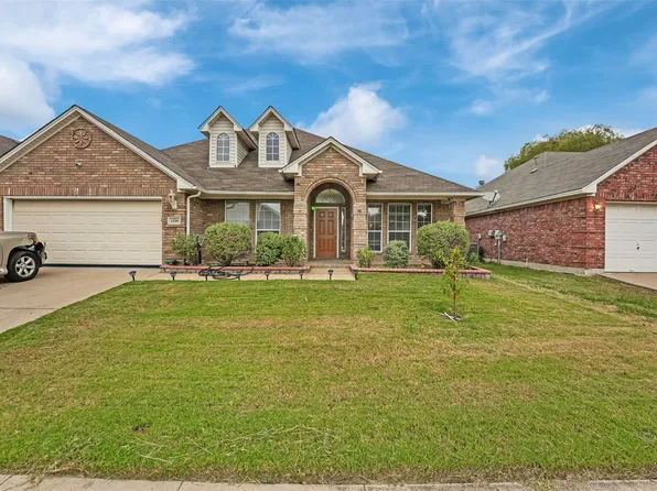 1216 Amesbury Ln, Grand Prairie, TX 75052
