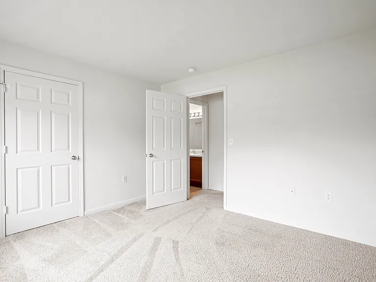 Towne Lakes Apartments — Photo 16