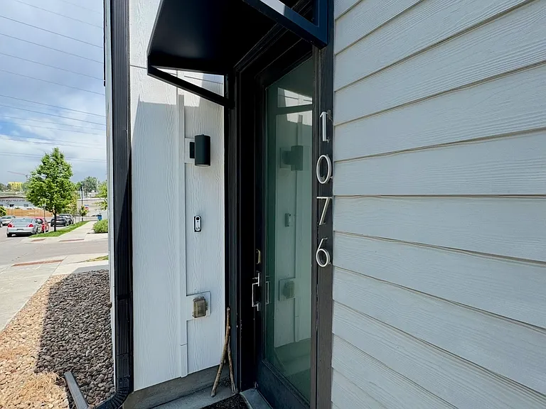 1076 Depew St — Photo 1