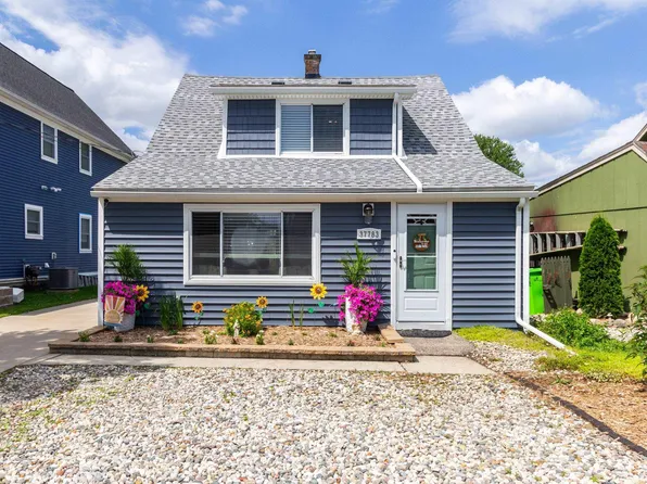 37783 Maplehill St, Harrison Township, MI 48045