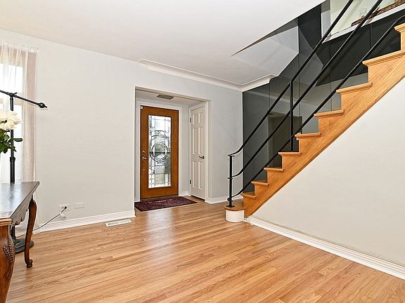 3rd image of 9256 S Francisco Ave