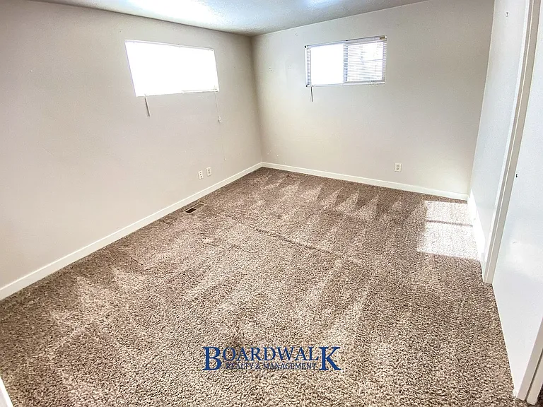 325 E Baird Cir — Photo 10