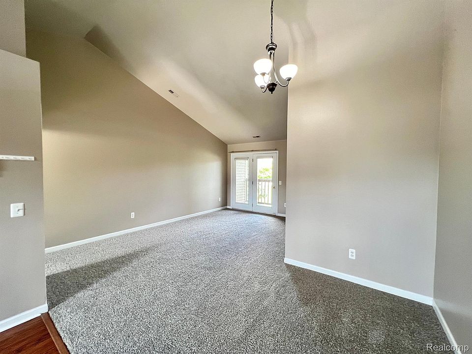 1st image of 44522 Lakepointe Dr