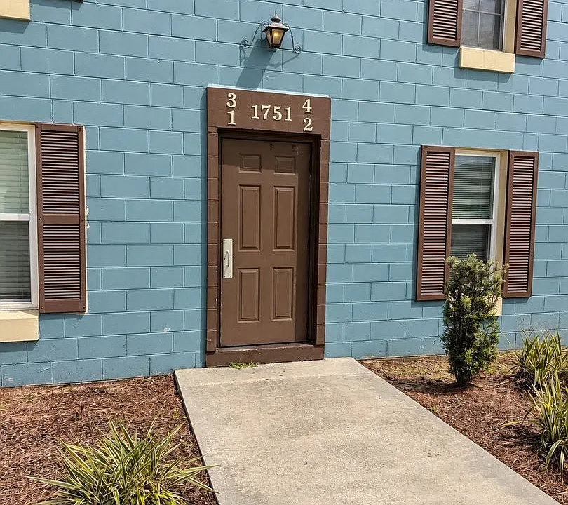 1751-2 NE 2nd St