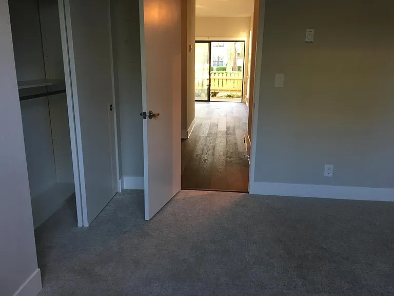 153 Shoreline Ct — Photo 11