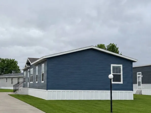 112 Crestview Dr #Le, Le Mars, IA 51031