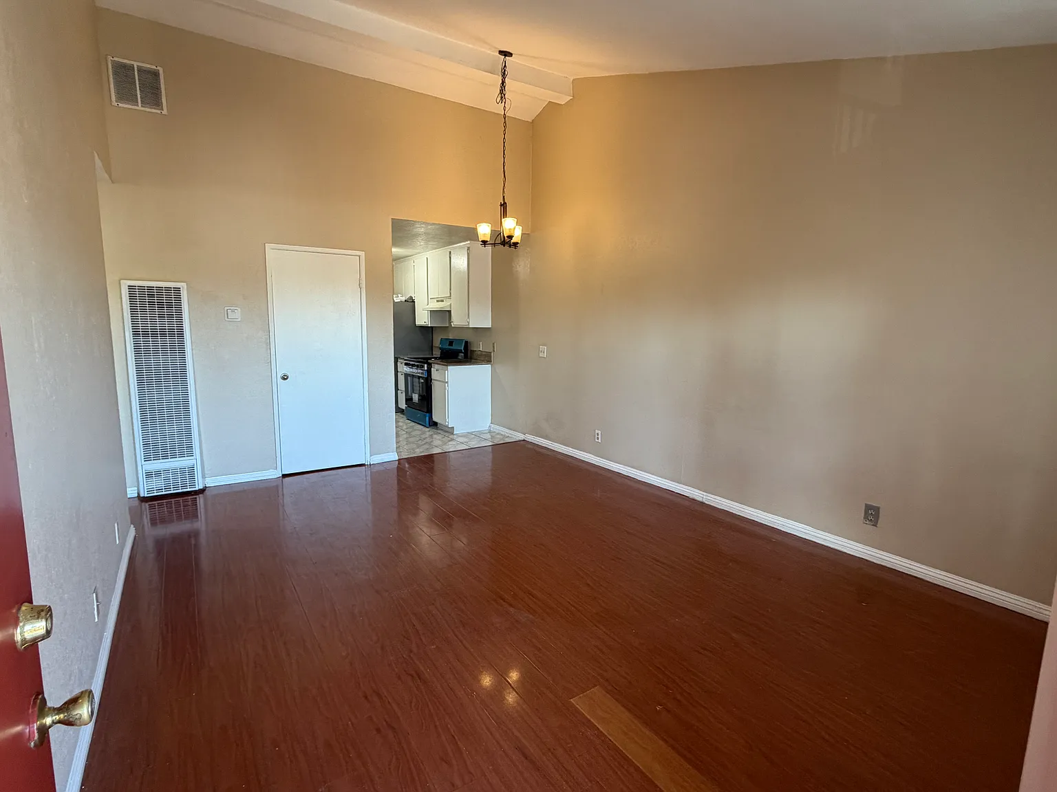 2 bed, 750 sqft, $2,000 — Photo 2
