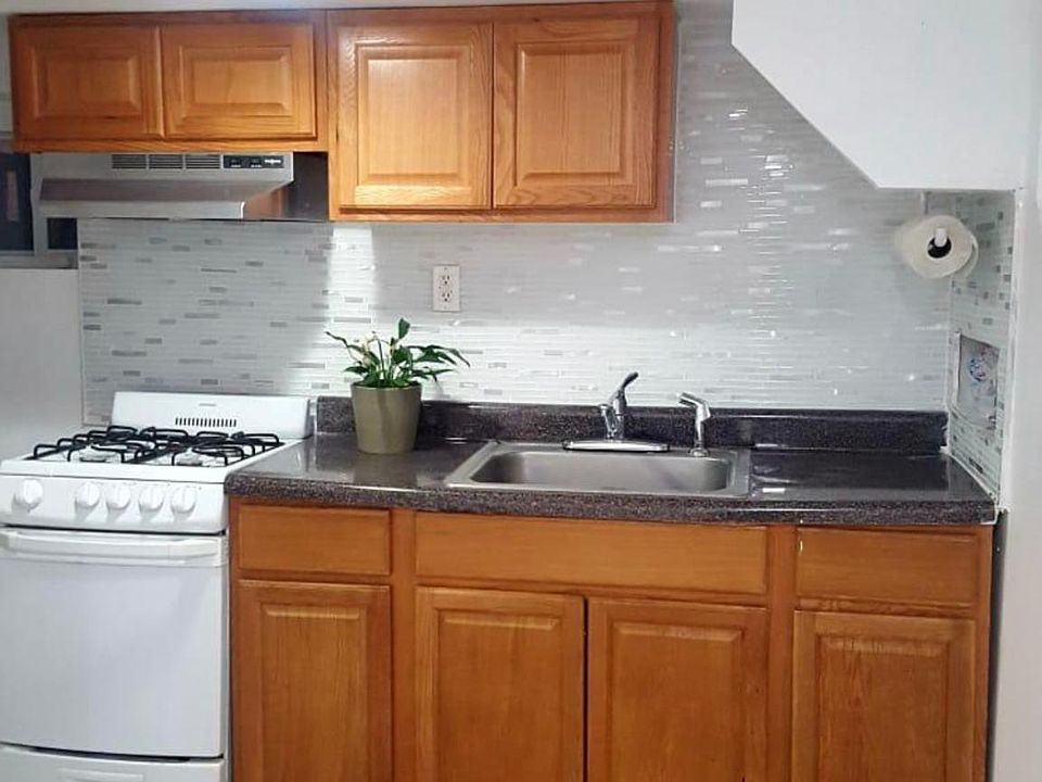 1st image of 10927 132nd St #1