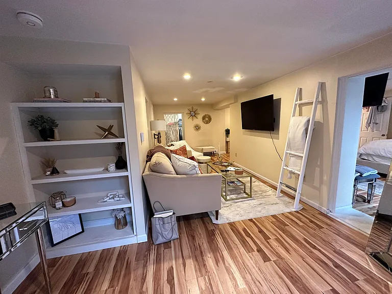 241 Middle St #11 — Photo 7