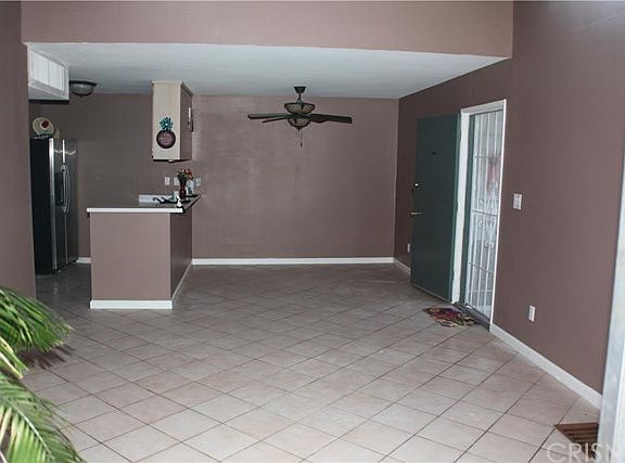 LIVING ROOM , DINING AREA , CEILING FAN.