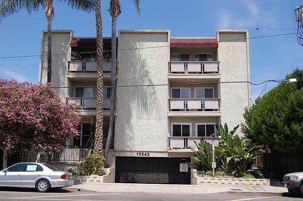 13543 Moorpark Street