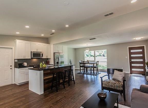 5th image of 9604 Monmouth Cir