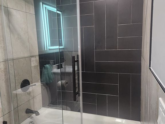 3rd image of 428 Peshine Ave #3