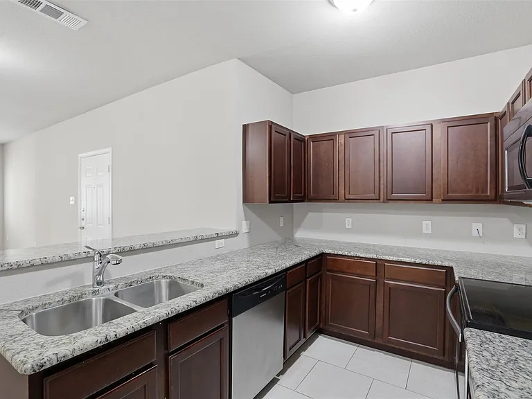 514 E Hazelwood St #B — Photo 22