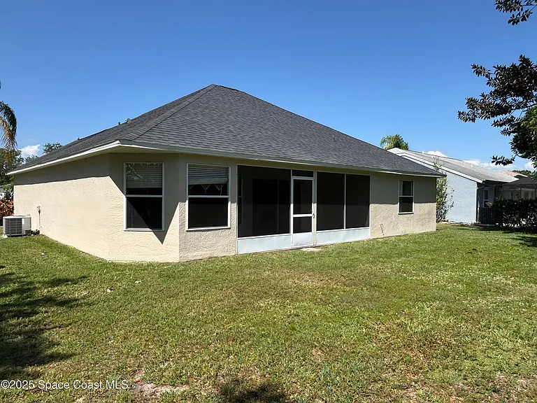1379 California Dr — Photo 16