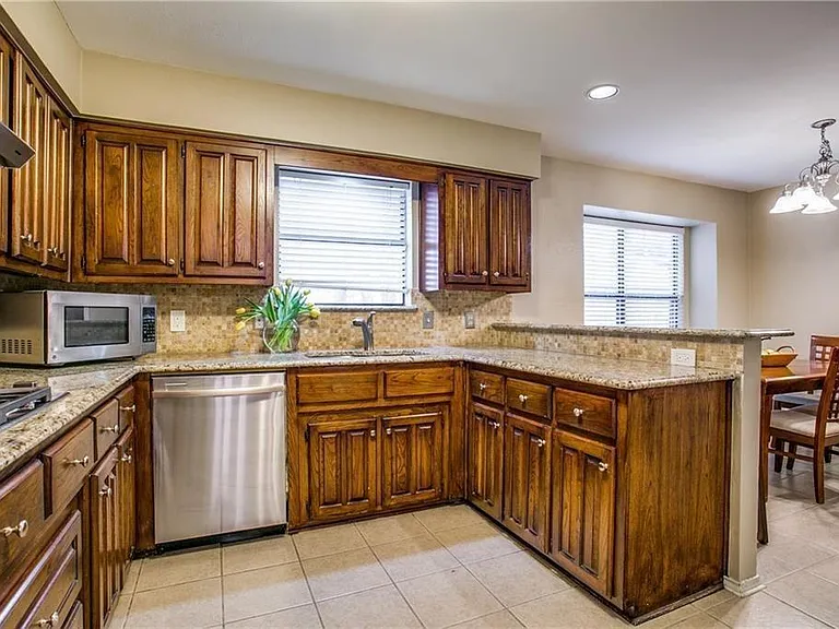 249 Simmons Dr — Photo 15