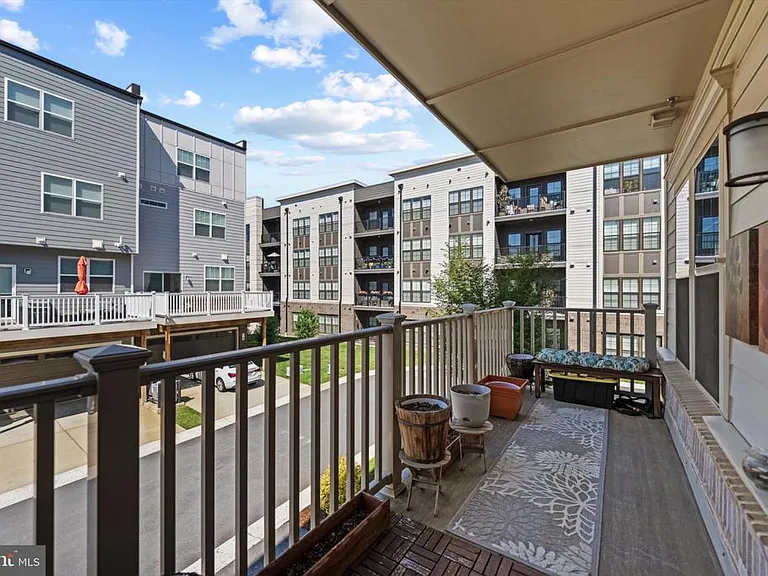 813 Rockwell Ave — Photo 11