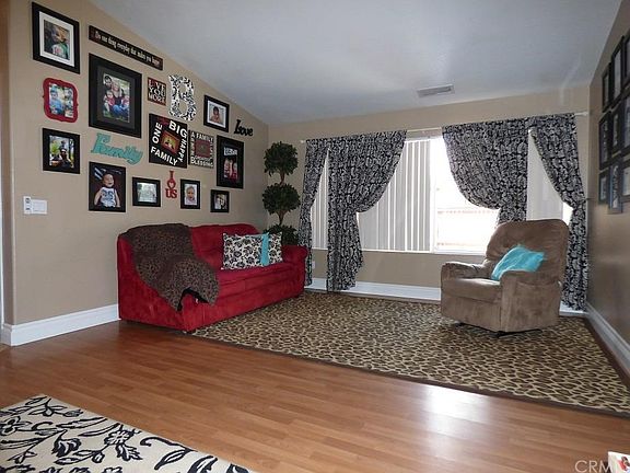 2nd image of 32534 Dahlia Ln