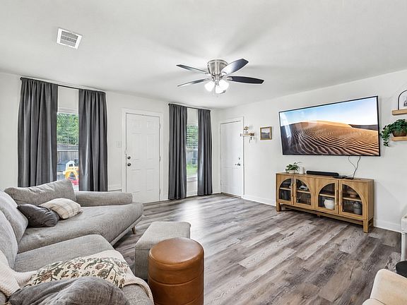 4th image of 1601 Rindie St