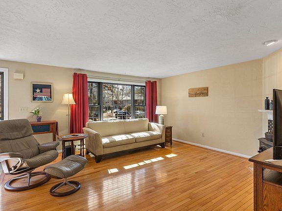 5th image of 195 Falmouth Road APT 12E