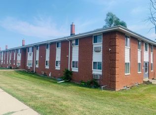 4007 45th St APT 8, Kenosha, WI 53144