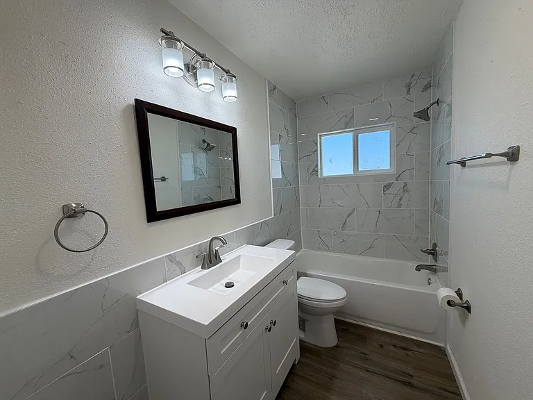 1512 Clancy Dr NE — Photo 16