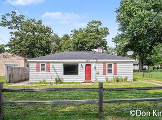 3717 Ivy Dr NE, Grand Rapids, MI 49525