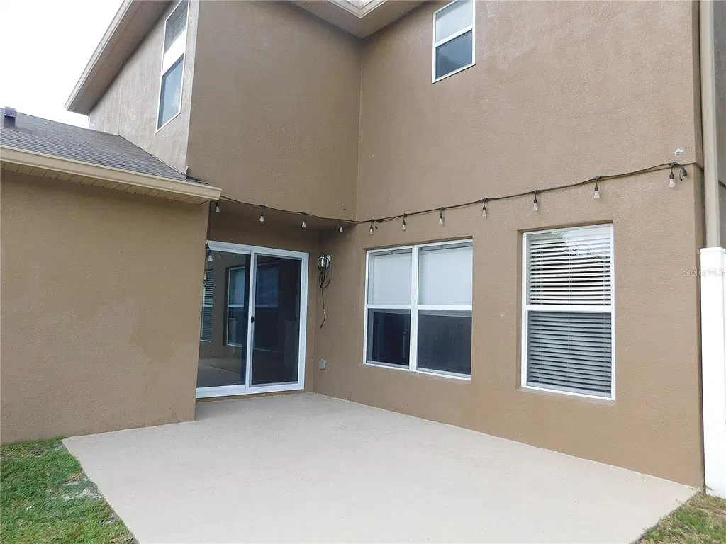 3 bed, 2.5 bath, 2919 sqft, $3,200 — Photo 3