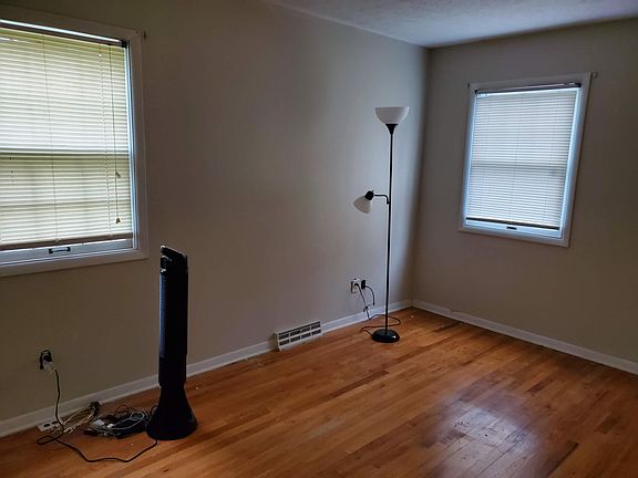 5th image of 130 Keswick Dr